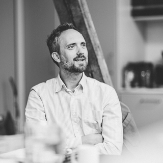 Teatersjef og skodespelar Thomas Bye under leseprøven